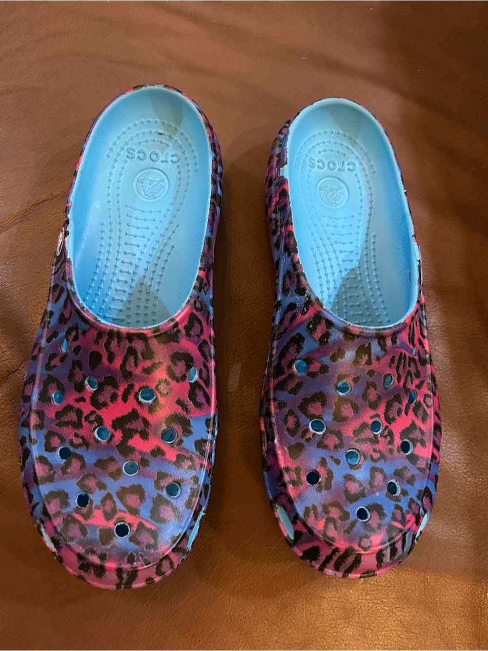 CROCS women 8 freesail animal print mules clogs rare